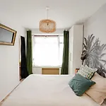 Design Apt In Front Of The Belleville Park