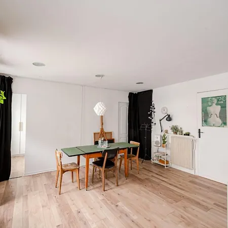 Design Apt In Front Of The Belleville Park