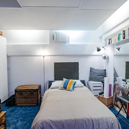Design Apt In Front Of The Belleville Park Apartment